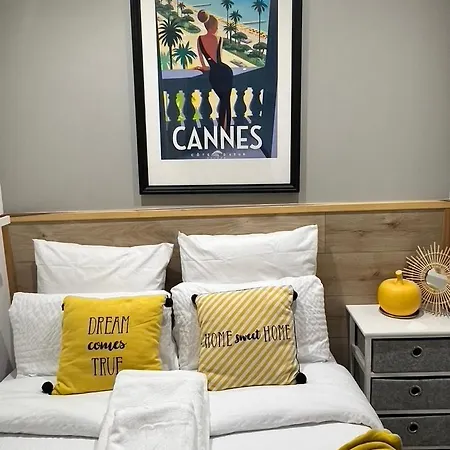 Cosy Center - Rue D'antibes - 200m Plage- Clim - Wifi - Unique *